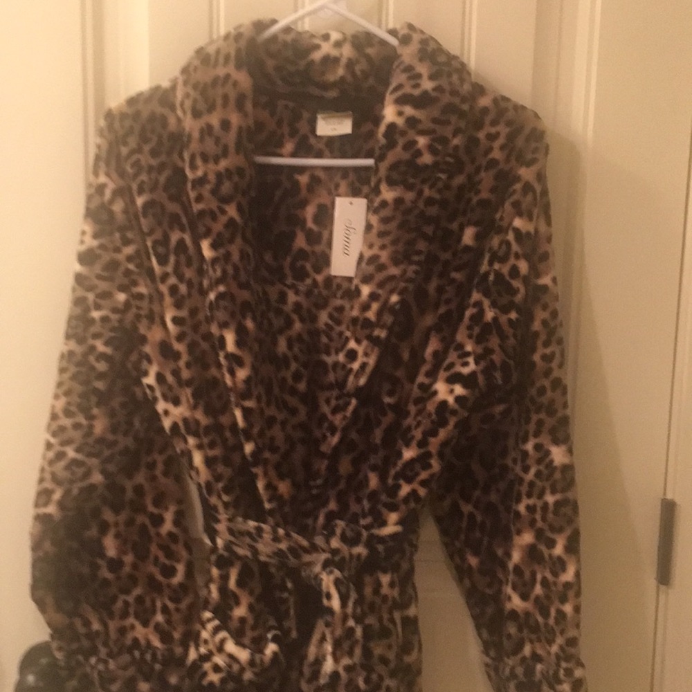 Soma jaguar print robe